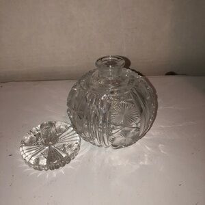 Elegant vintage crystal Perfume Bottle. Stunning little perfume bottle- like new